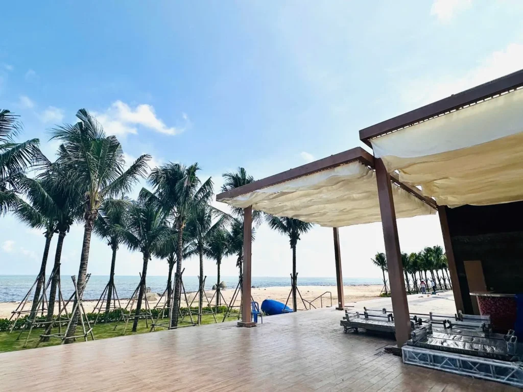Ảnh thực tế Q Topia Phước Hải – Lối đi ven biển dưới mái che