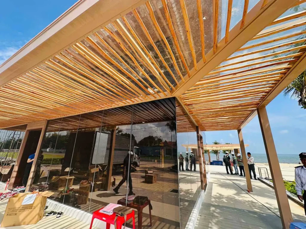 Ảnh thực tế Q Topia Phước Hải – Kết cấu mái che và khu vực hoàn thiện